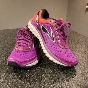 Brooks Womens Ghost 9 size 7